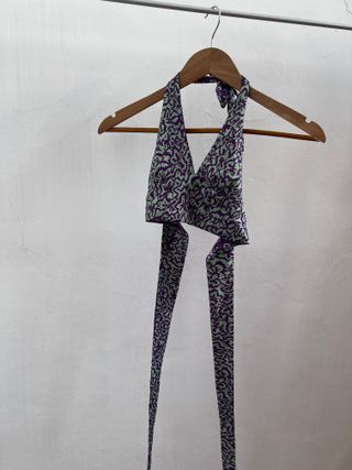 Moderno top reversible muy veraniego