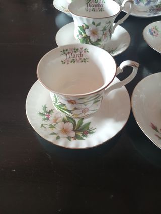 12 tazas con plato, de té
