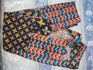 pantalón estampado colorido Desigual