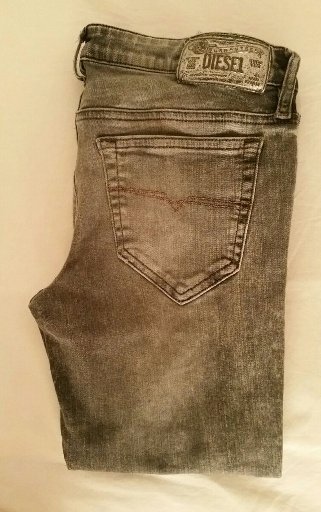 Pantalón vaquero Diesel.