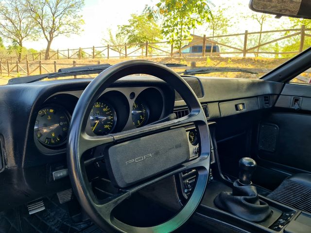 Porsche 944 1982