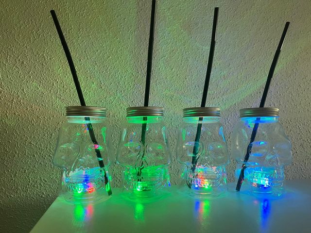 Vaso con forma de calavera y luz led