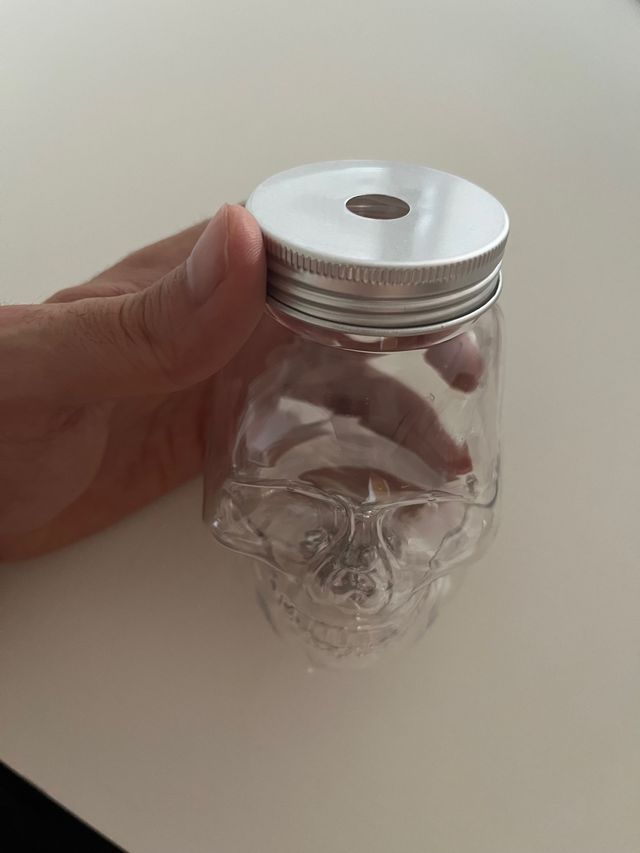 Vaso con forma de calavera y luz led