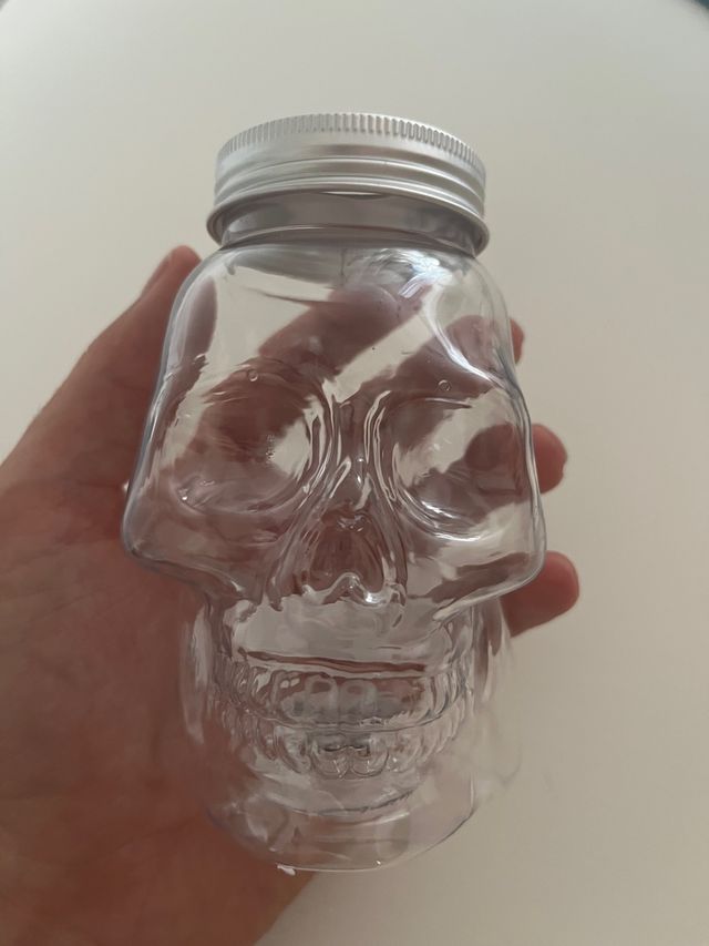 Vaso con forma de calavera y luz led