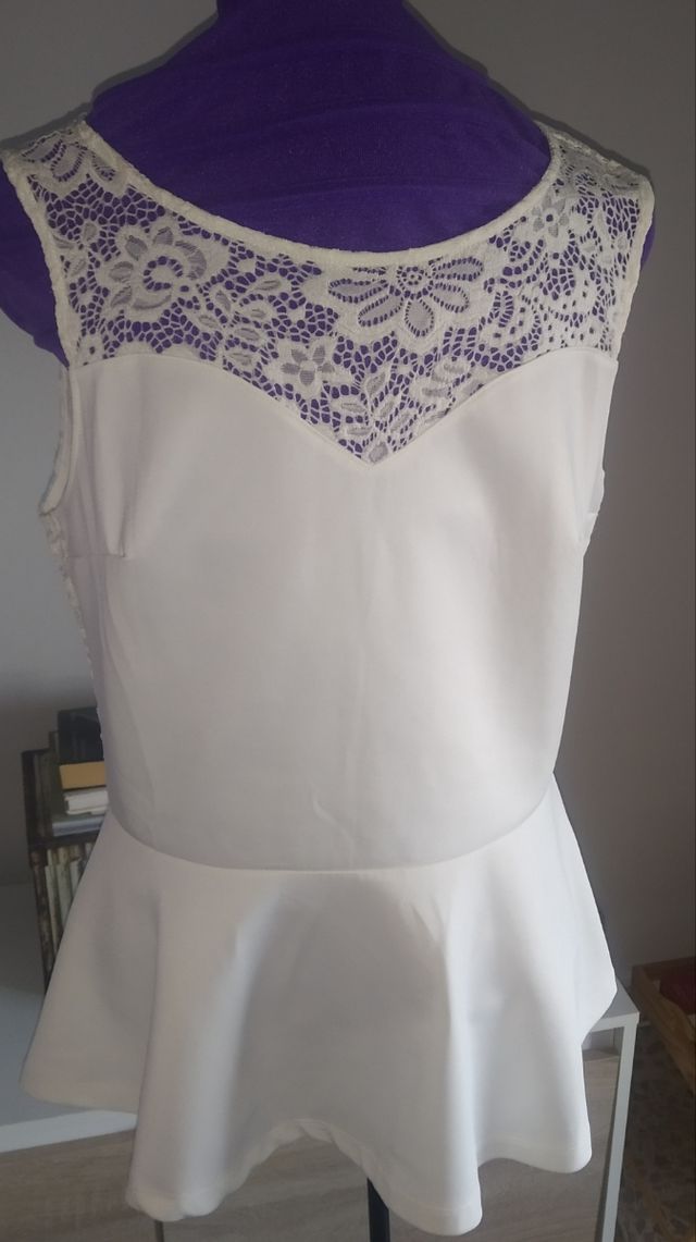 Top con peplum. De H&M