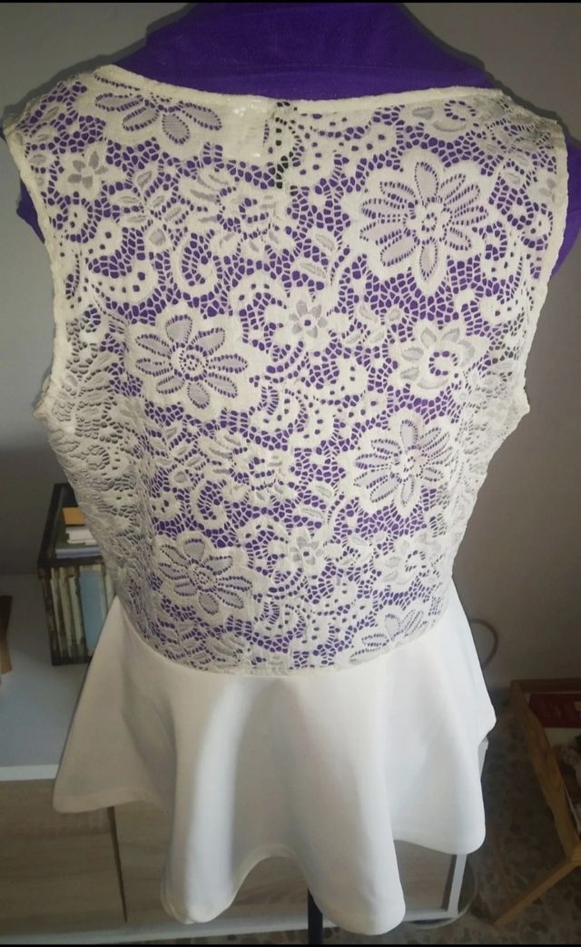 Top con peplum. De H&M