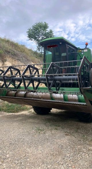 Se ofrece  cosechadora para siega