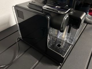 Cafetera Nespresso cápsulas Delonghi latissima