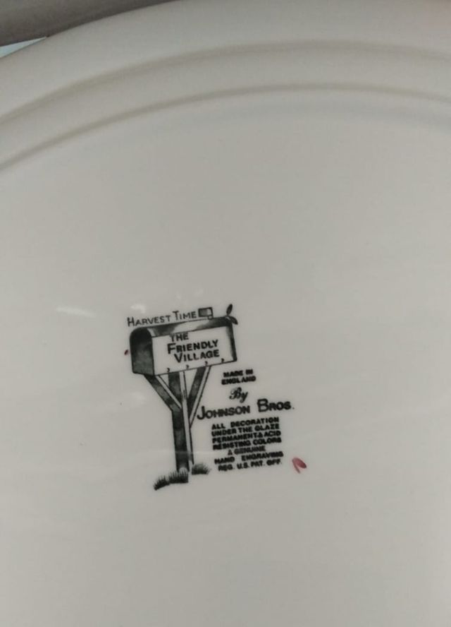 Vagilla porcelana  Johnson Brothers con vitrina.