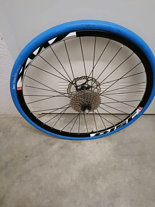 Rodillo(30€) + rueda shimano + cubierta(75€)