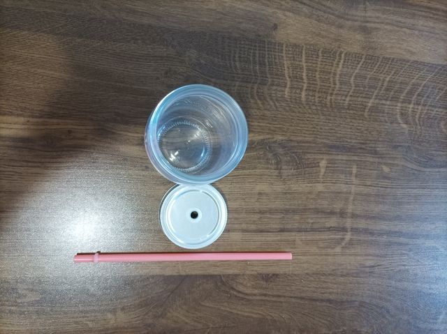 vaso con pajita