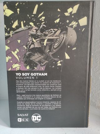 Lote tres comics DC. Heroes y villanos.