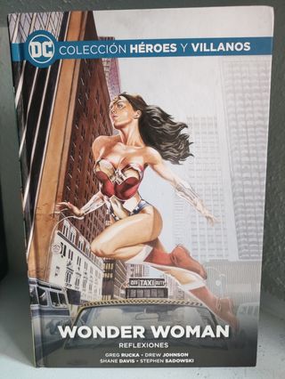 Lote tres comics DC. Heroes y villanos.