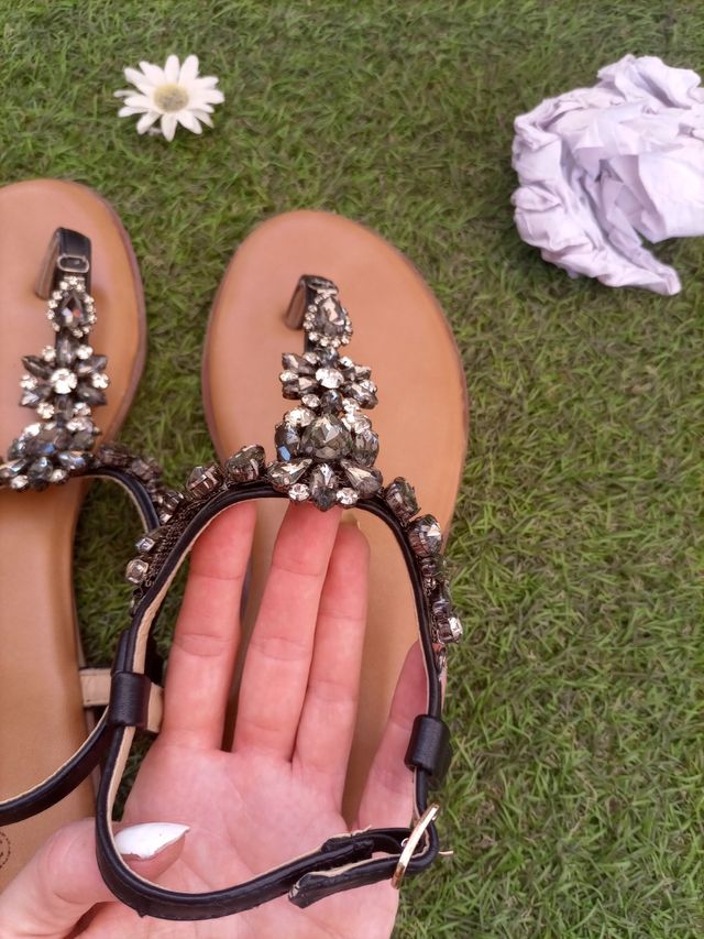 SANDALIAS CON PEDRERÍA