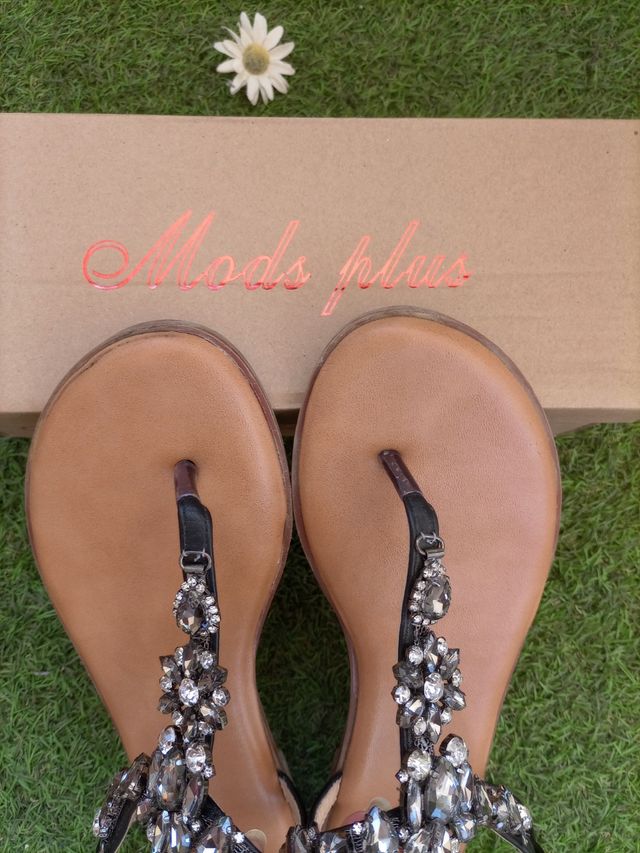SANDALIAS CON PEDRERÍA