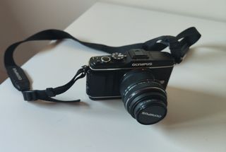 Cámara de fotos digital y juego de dos objetivos