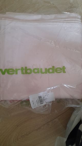 cabecero de tela rosa xon corazón