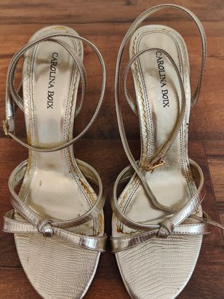 Sandalias doradas fiesta