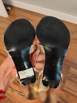 Sandalias doradas fiesta