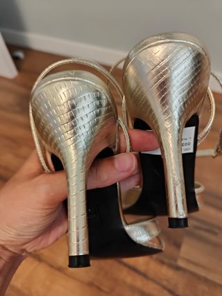 Sandalias doradas fiesta