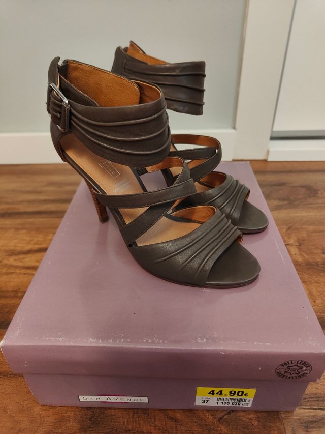 Sandalias piel verde caqui