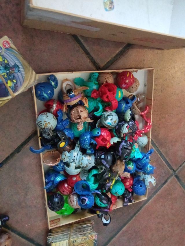Lote gigante de Bakugan