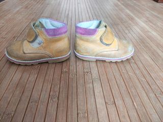 Botines de piel niña nº 22.