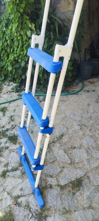 Escalera de piscina con 122 cm azul