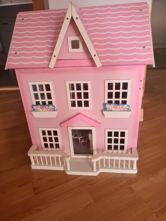 casita muñeca con mobiliario incluido