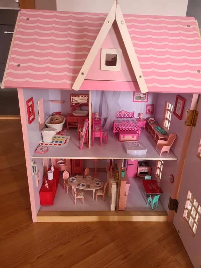 casita muñeca con mobiliario incluido