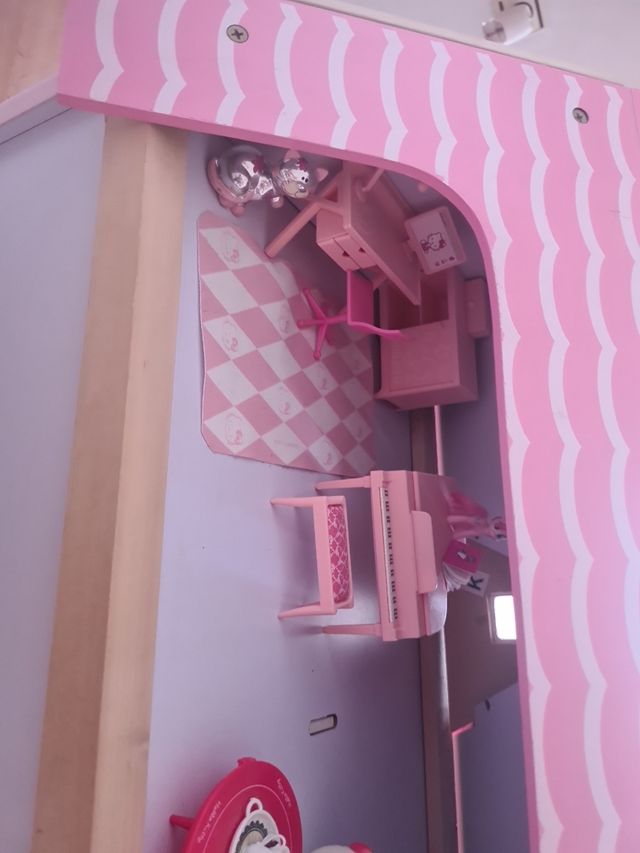 casita muñeca con mobiliario incluido