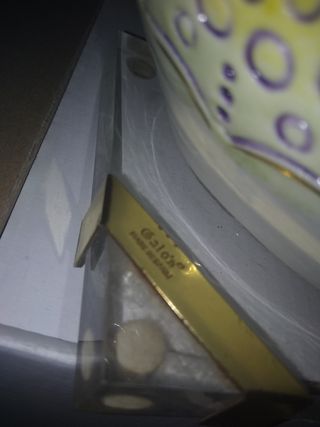 Bonita figura de porcelana fina ,GALOS