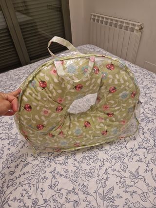 Cojin de lactancia chicco