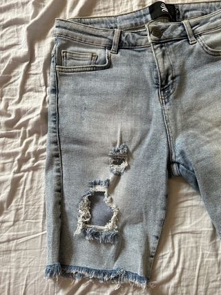 Bermuda vaquera Sinners Attire gris