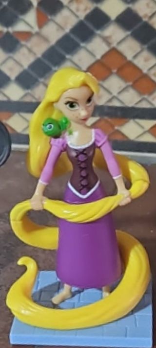 LOTE‼️4 FIGURAS DISNEY ENREDADOS