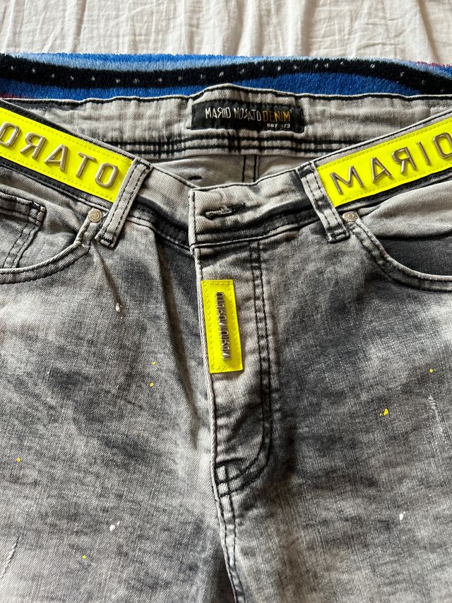 Bermuda vaquera Mario Morato gris y amarilla