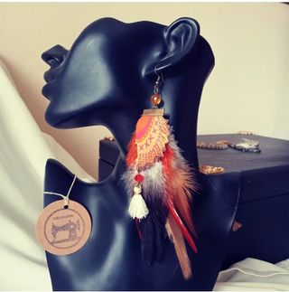 pendientes plumas alas artesanal multicolor dorado