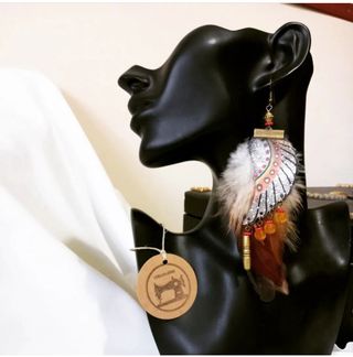 pendientes plumas alas artesanal multicolor dorado