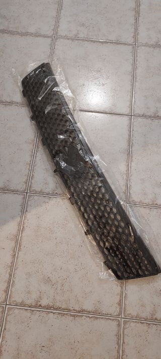 Rejilla Delantera Suzuki NUEVA Y ORIGINAL