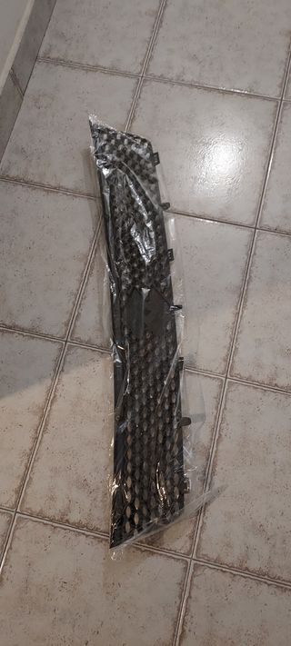 Rejilla Delantera Suzuki NUEVA Y ORIGINAL