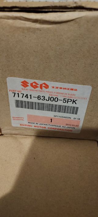 Rejilla Delantera Suzuki NUEVA Y ORIGINAL