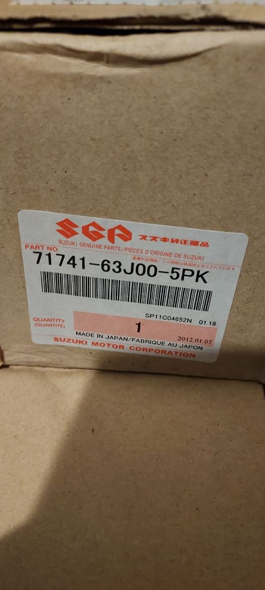 Rejilla Delantera Suzuki NUEVA Y ORIGINAL