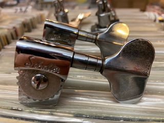 Afinadores vintage Schaller para bajo 