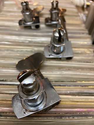 Afinadores vintage Schaller para bajo 