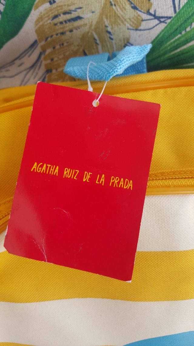 Mochila de Agatha Ruiz de la Prada con etiqueta