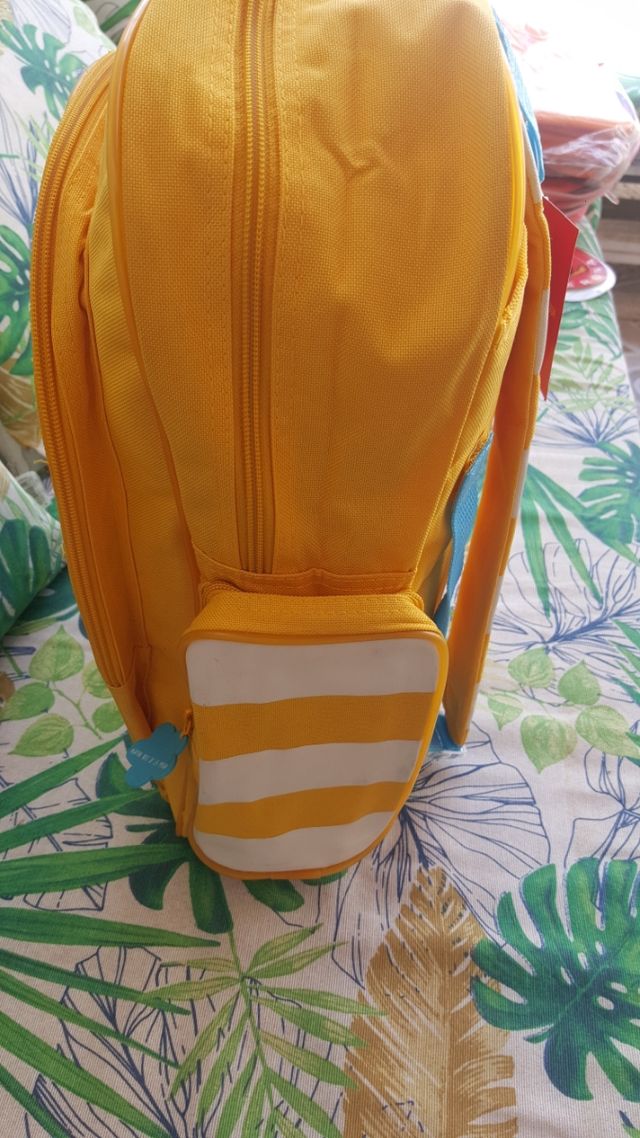 Mochila de Agatha Ruiz de la Prada con etiqueta