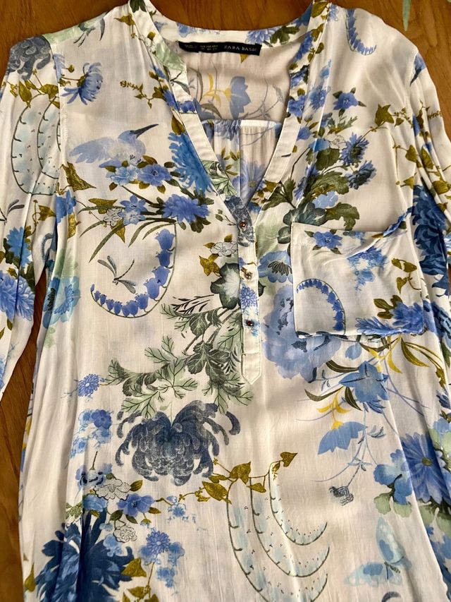 Blusa blanca de flores de Zara XS
