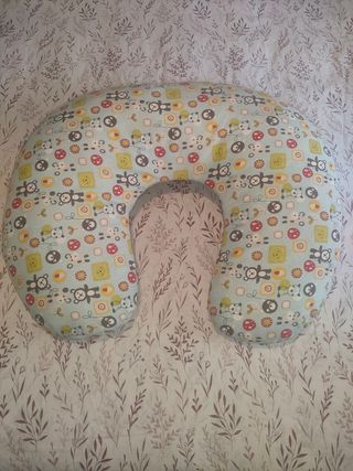 COJIN LACTANCIA, COLOR AZUL CELESTE CON OSITOS