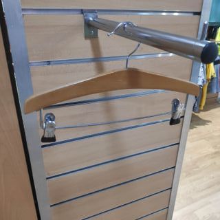 Percha madera cadete con pinzas