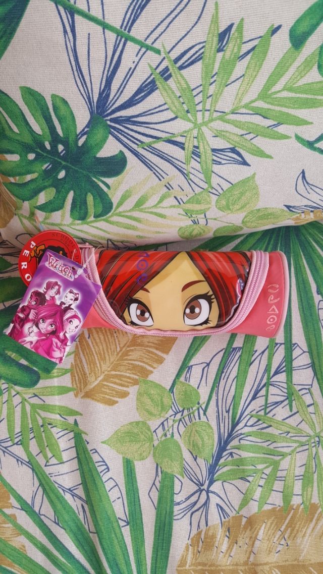 Lote Mochila y estuche de las Witch con etiqueta